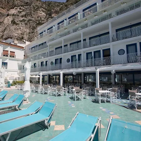 Alimuri Bay 4* メタ