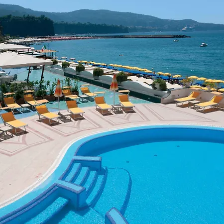 Alimuri Bay فندق 4*