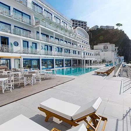 Alimuri Bay ميتا