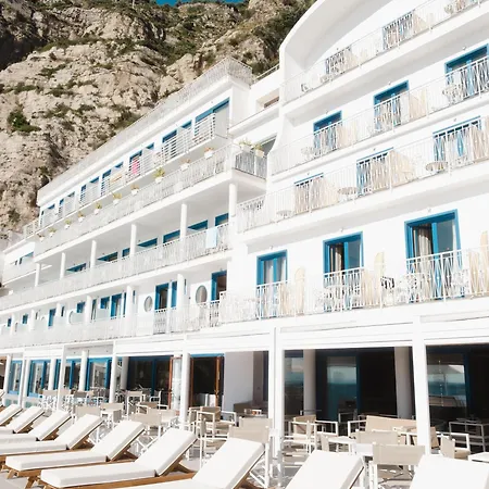 Alimuri Bay فندق ميتا