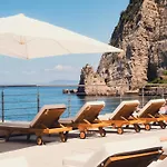 Alimuri Bay 4*