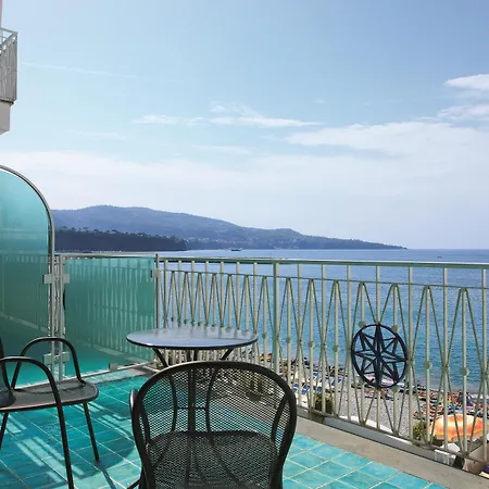 Alimuri Bay 4*