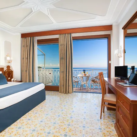 Alimuri Bay מלון 4*
