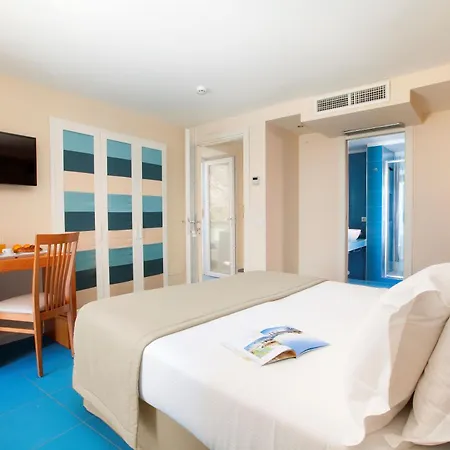 Alimuri Bay מלון 4*
