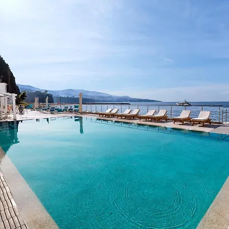 Ξενοδοχείο Alimuri Bay 4*