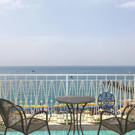 Alimuri Bay מטה