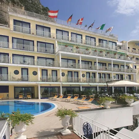 מלון Alimuri Bay