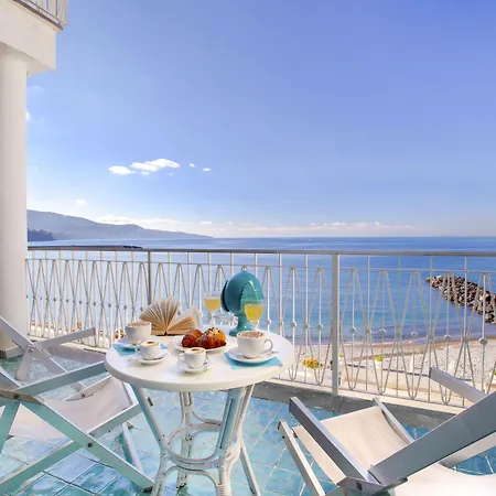 מלון Alimuri Bay 4*