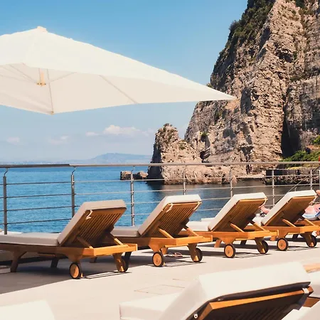 Alimuri Bay 4*