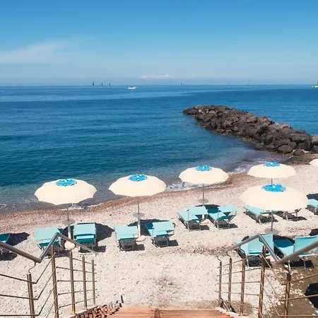 Alimuri Bay מטה