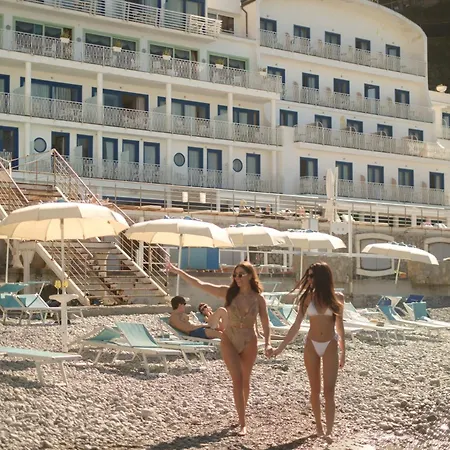 Alimuri Bay מלון 4*