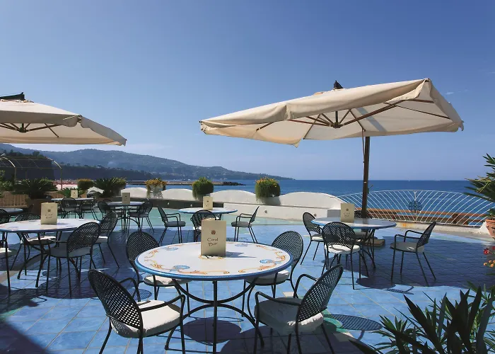 Alimuri Bay Hotel